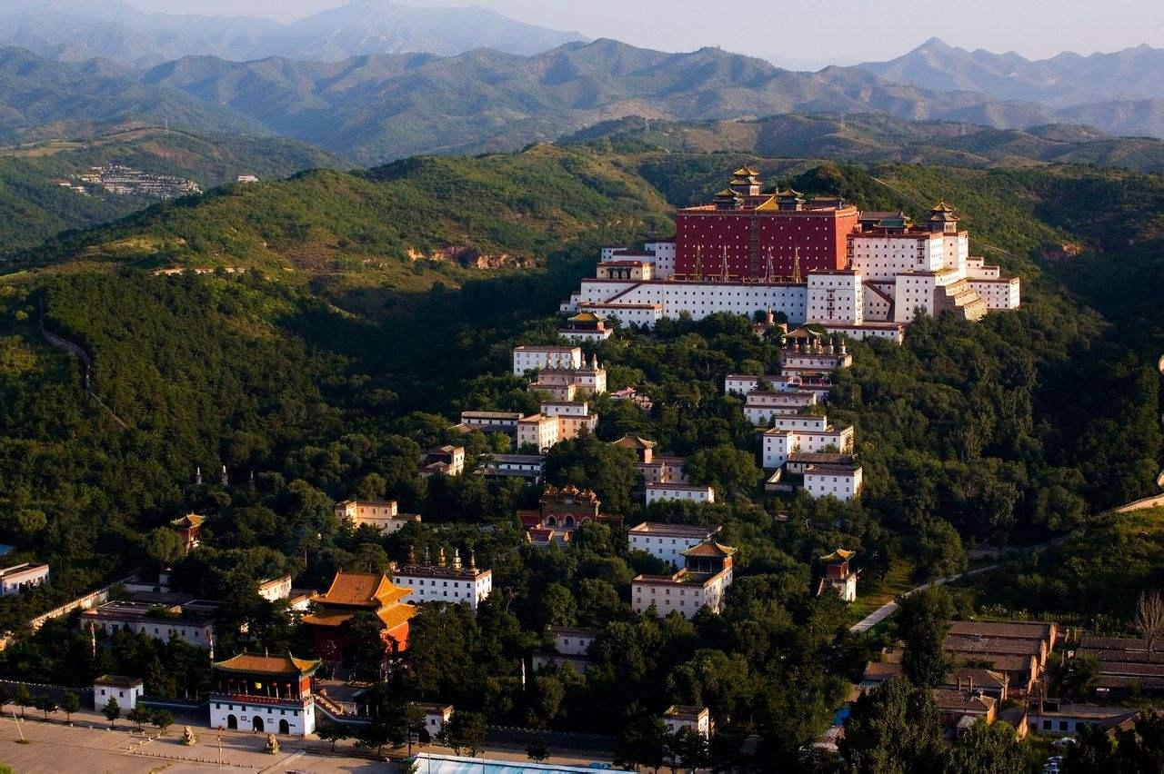 承德，古韵今风，历史与现代的和谐交响